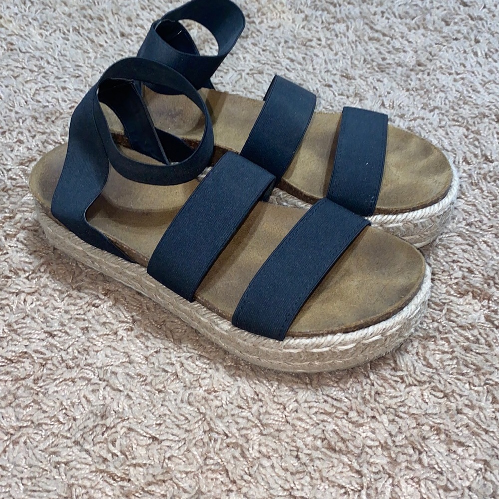 KIMMIE BLACK Steve Madden Sandles Size 6.5